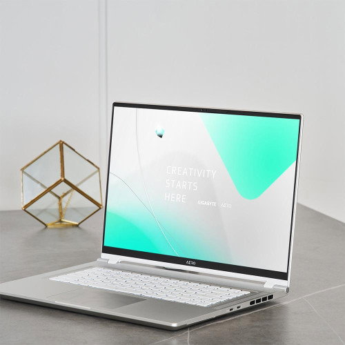 Gigabyte AERO 16 OLED BKF-73ES994SO ordenador portatil Portátil 40,6 cm (16") UHD+ Intel® Core™ i7 i7-13700H 16 GB DDR5-SDRAM 1 TB SSD NVIDIA GeForce RTX 4060 Wi-Fi 6E (802.11ax) Windows 11 Home Plata