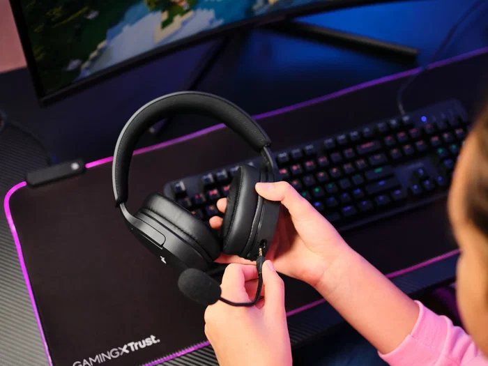 Trust GXT 491 Fayzo Auriculares Gaming Diadema Inalámbricos Dual USB-C/2.4GHz & Bluetooth con Micrófono Desmontable, Sonido 7.1 Virtual, Controladores 50mm, Batería 22h, Negro Trust GXT 491 Fayzo Auriculares Gaming Diadema Inalámbricos Dual USB-C/2.4GHz & Bluetooth con Micrófono Desmontable, Sonido 7.1 Virtual, Controladores 50mm, Batería 22h, Negro