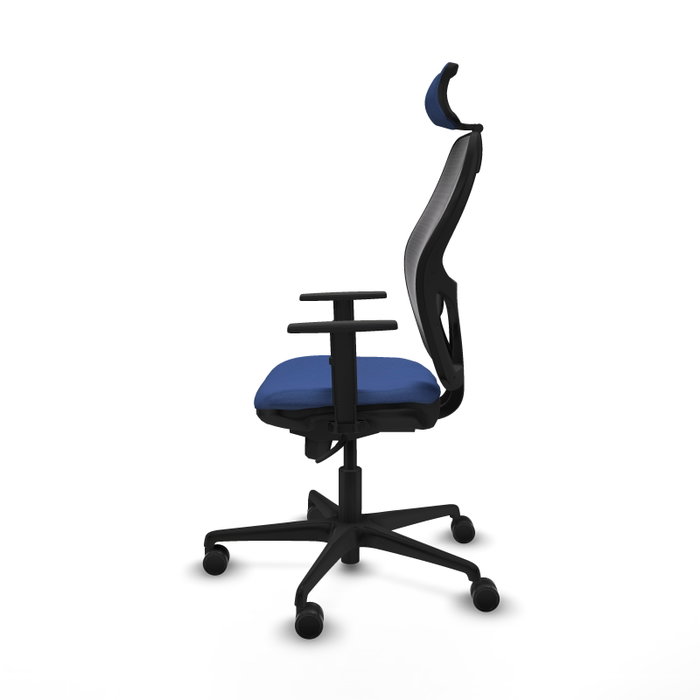 Silla de oficina Jorquera con mecanismo Sincro tapizada con Tela color Azul marino y malla color Negro. Equipada con lumbar 1D, Brazos 1D, Cabecero 2D y Ruedas 65mm nailon