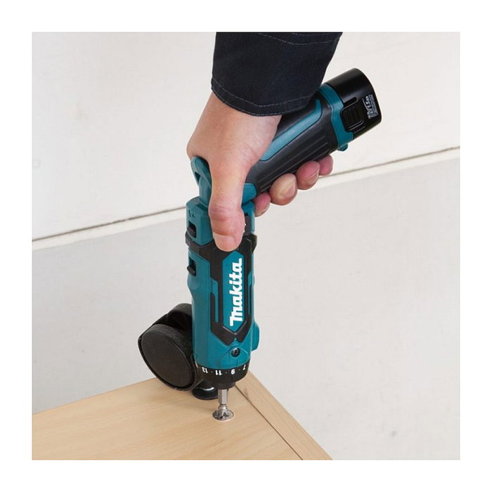 Makita DF012DZ Atornillador de ángulo 7,2V azul/negro