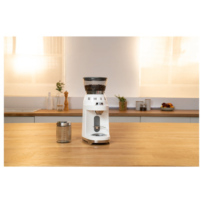 Smeg CGF03WHEU Molinillo de Café 15 Niveles Molienda 240g 150W Blanco