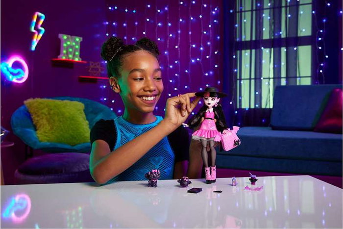 Mattel Monster High Draculaura con Mascota y Accesorios