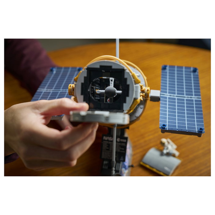 LEGO Icons 11382 Hubble Space Telescope