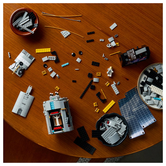LEGO Icons 11382 Hubble Space Telescope