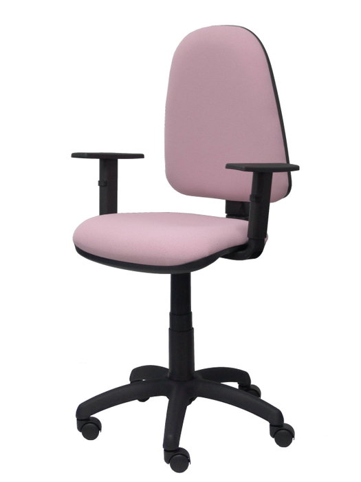 Silla de oficina Aýna con mecanismo Contacto permanente básico tapizada con Tela color Rosa pálido. Equipada con Base poliamida negra, Brazos 1D y Ruedas de nailon 50 mm