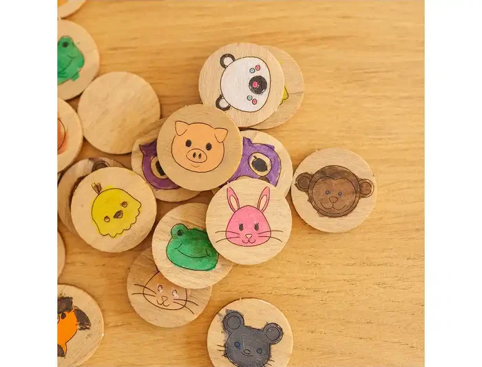 Wondee Kit para Colorear Figuras de Madera Sostenible con 12 Colores Vibrantes, Pinceles y Figuras Originales para Niños