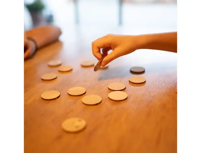 Wondee Kit para Colorear Figuras de Madera Sostenible con 12 Colores Vibrantes, Pinceles y Figuras Originales para Niños