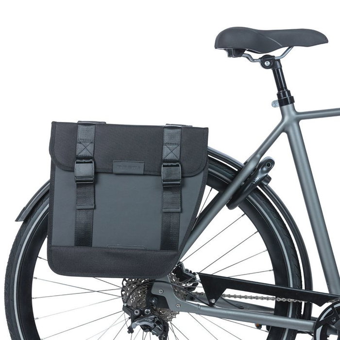 Basil Alforjas Tour Waterproof 28L Impermeable Poliéster Negro con Reflectantes (34x14x34 cm)