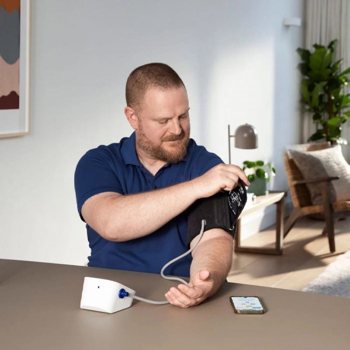 OMRON M2+ Tensiómetro de Brazo Digital Inteligente Conectado por Bluetooth a App para Smartphone, Manguito 22-42 cm