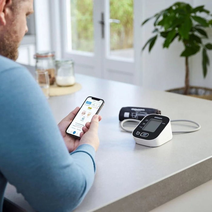 OMRON M2+ Tensiómetro de Brazo Digital Inteligente Conectado por Bluetooth a App para Smartphone, Manguito 22-42 cm