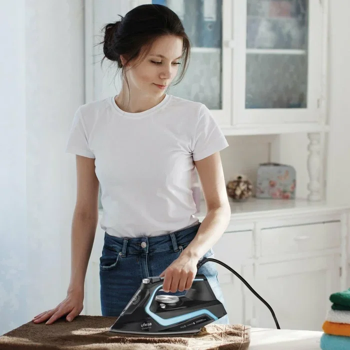 Ufesa PV2600 GlidePro Plancha de Vapor-Seco con Suela Cerámica 2600W, Vapor Continuo 35 g/min y Golpe de 180g, Función Autolimpieza y Vapor Vertical, Negro