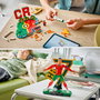 LEGO 43016 Cristiano Ronaldo Set de Figura de Coleccionista CR7 - Leyendas del Fútbol con Autógrafo y Dos Poses (Siuuu / Chilena)