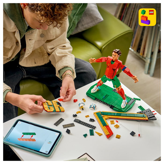 LEGO Editions Cristiano Ronaldo: Leyenda del Fútbol 43016