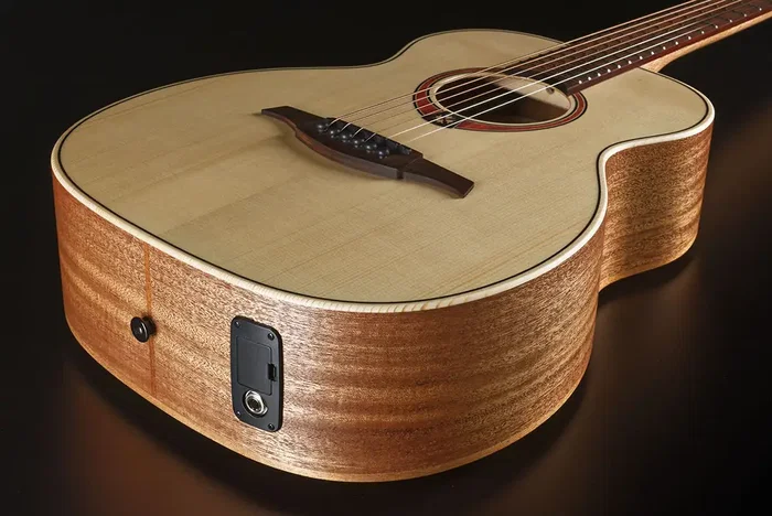 LAG T70TE-NAT Dreadnought T70TE Natural