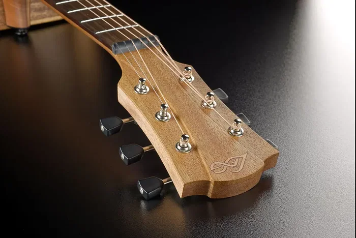 LAG T70TE-NAT Dreadnought T70TE Natural