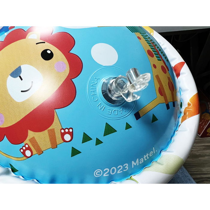 DEQUEBE Cilindro Hinchable para Gateo Fisher Price con 3 Pelotas y Compartimentos, +6 Meses, 48x44x25cm