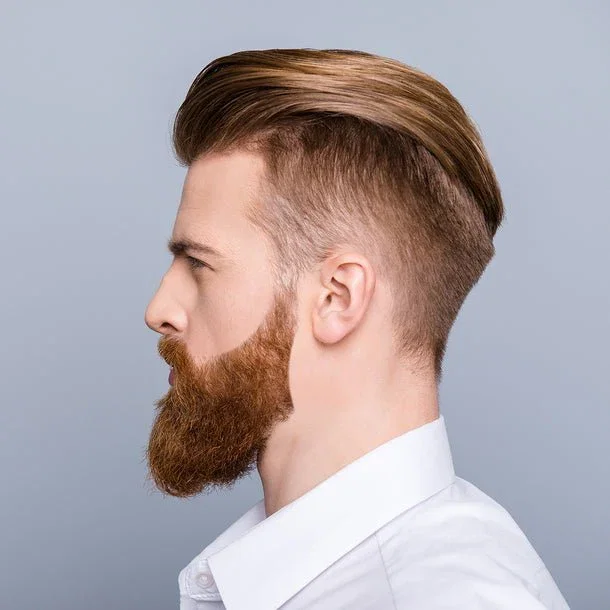 Ufesa CP Razor Fade 60105931 Cortapelos Recargable, Cuchilla en Forma T de 40 mm, Incluye 3 Peines Fijos y Plantilla 8-en-1, Negro Metálico