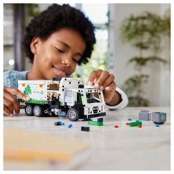 LEGO Technic Camión de Residuos Mack LR Electric LEGO Technic Camión de Residuos Mack LR Electric