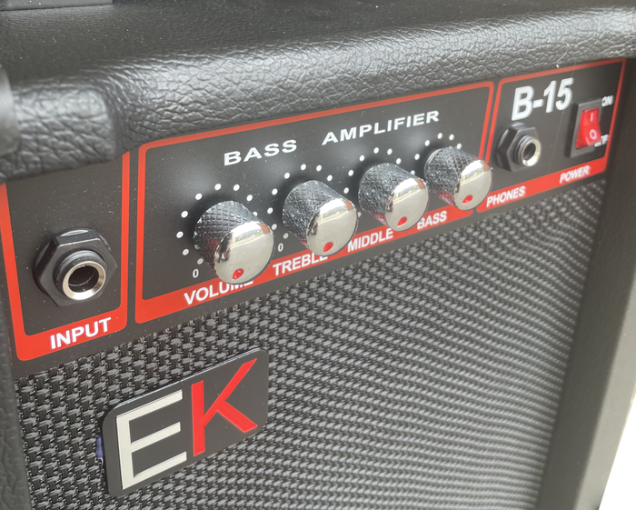 Ek Amplificador Bajo 15W