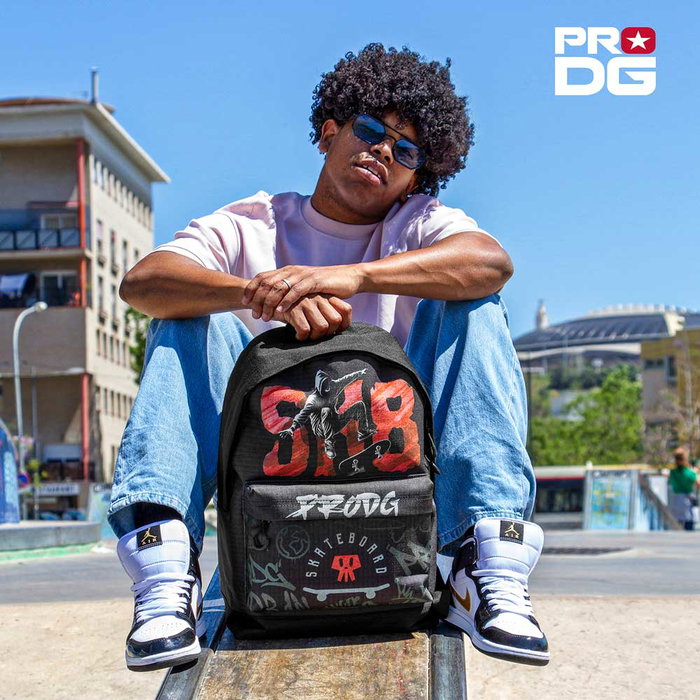 Pro-Dg HS FAN 2.2 SK8 Mochila Negra Urbana Ripstop Resistente a Líquidos con Bolsillo para Dispositivos y Cinta para Trolley