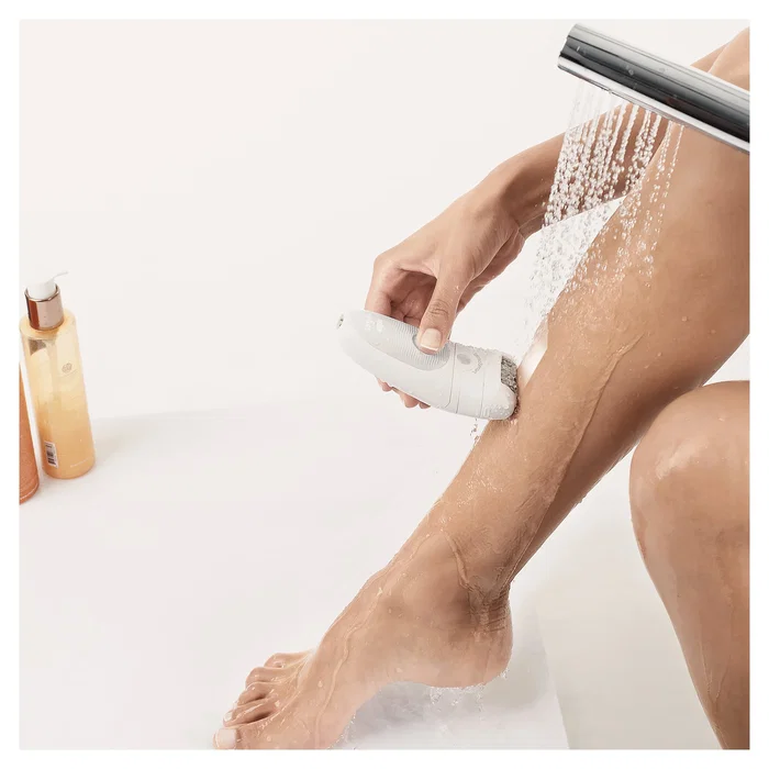 Braun Silk-épil 5 Depiladora Eléctrica 81770430 para Mujer - 28 Pinzas MicroGrip, Afeitadora Recortadora Incluida, Uso Húmedo y Seco, Color Blanco