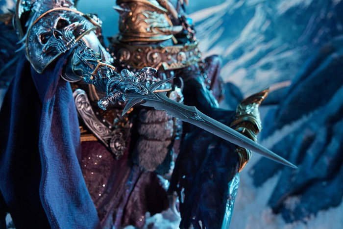 World of Warcraft Estatua The Lich King & Invincible 68 cm