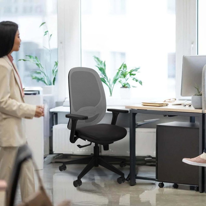 PIQUERAS Y CRESPO Silla de oficina Cilanco con mecanismo Sincro, Brazos 3D y Malla Gris PIQUERAS Y CRESPO Silla de oficina Cilanco con mecanismo Sincro, Brazos 3D y Malla Gris