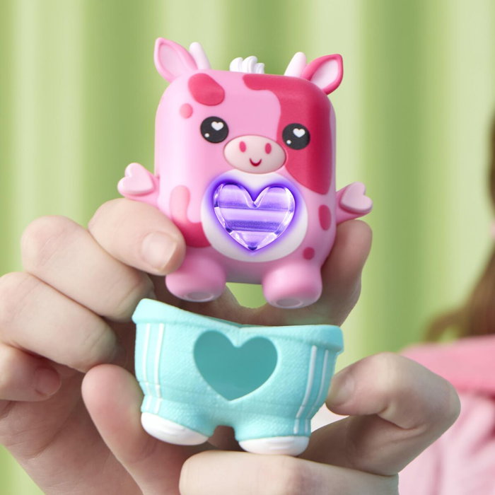 Hasbro Nano-mals Mootilda la Vaca Rosa, Compañero Electrónico