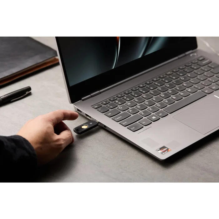 Kensington VeriMark NFC+ Llave de seguridad USB-C y NFC FIDO2 Nivel 2