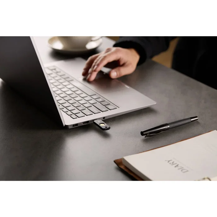 Kensington VeriMark NFC+ Llave de seguridad USB-C y NFC FIDO2 Nivel 2