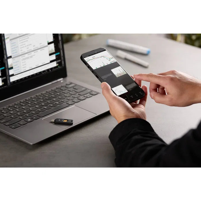 Kensington VeriMark NFC+ Llave de seguridad USB-C y NFC FIDO2 Nivel 2