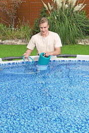Bestway Kit Mantenimiento Piscina Conex. Depuradora Palo 279 cm Piscina y Jardin 58237