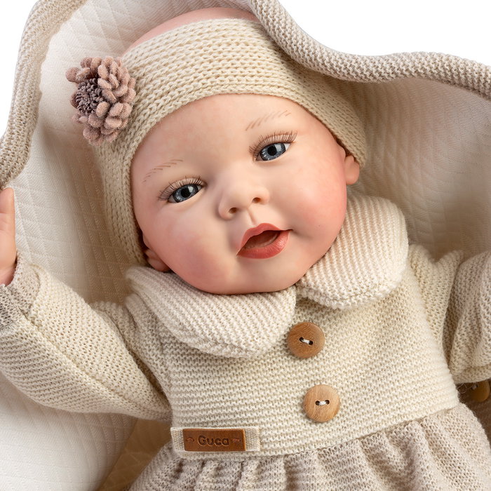 Muñecas Guca Muñeca Reborn Montessori Nuria 42 cm sin pelo con pelele lana y mantita +6 años