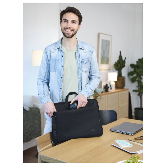 Trust Bologna Funda Maletín para Portátil 16 Pulgadas Negro - Con Material Reciclado PET