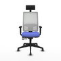 Silla de oficina Horna con mecanismo Sincro/Traslack tapizada con Tela color Azul claro y malla color Blanco. Equipada con lumbar 1D, Brazos 1D, Cabecero Fijo y Ruedas 65 mm parqué