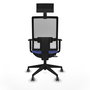 Silla de oficina Horna con mecanismo Sincro/Traslack tapizada con Tela color Azul claro y malla color Blanco. Equipada con lumbar 1D, Brazos 1D, Cabecero Fijo y Ruedas 65 mm parqué
