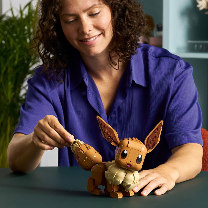 LEGO Pokemon Eevee 72151 Kit de Construccion para Adultos - Figura de Coleccion con 587 Piezas y Articulaciones Moviles, Edad +18