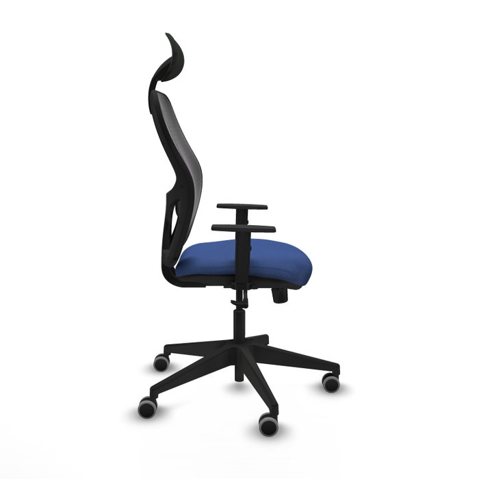 Silla de oficina Alocén con mecanismo Sincro tapizada con Tela color Azul marino y malla color Negro. Equipada con lumbar 1D, Brazos 1D, Cabecero Fijo y Ruedas 65 mm parqué