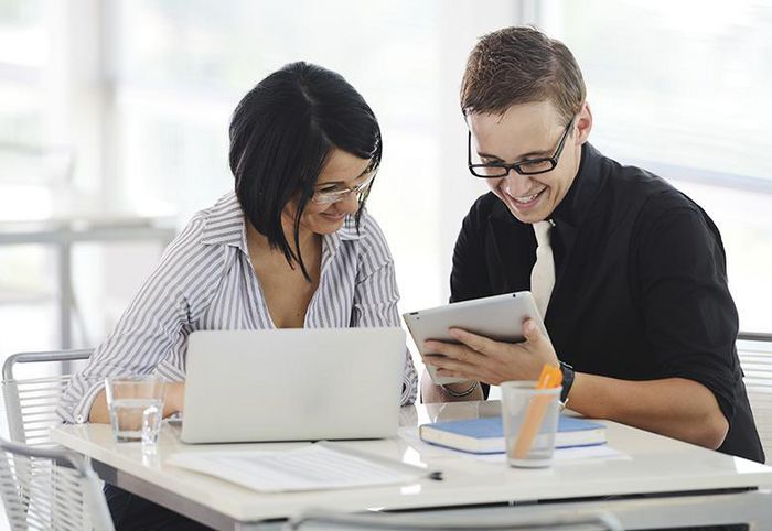 NETGEAR 6000451 Antena MIMO Omni 5G 2.5 dBi 1710-5925 MHz Negro para MR1100 MR5200 MR6500 MR6110 LM1200, con conectores TS-9/SMA, cable 100 m