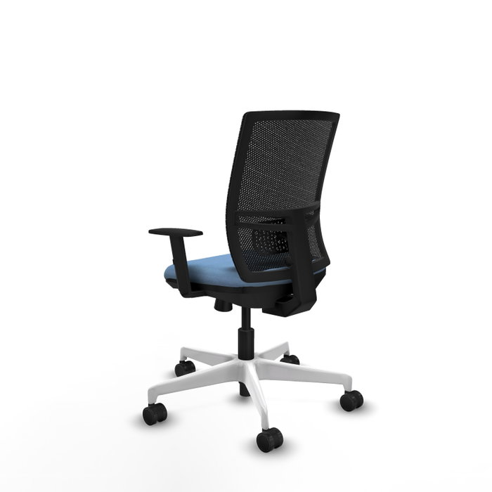 PIQUERAS Y CRESPO Silla de oficina Yunquera Azul cielo con malla Negra