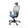 Silla de oficina Jorquera con mecanismo Sincro tapizada con Tela color Azul cielo y malla color Blanco. Equipada con lumbar 1D, Brazos 1D, Cabecero Fijo y Ruedas 65 mm parqué