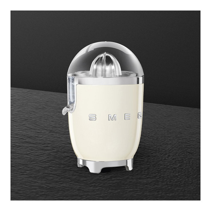 Smeg CJF11CREU Prensa de Cítricos Eléctrica, Función Antigoteo, Almacenamiento de Cable, Color Crema, 70W, Hecho de Acero Inoxidable y Plástico
