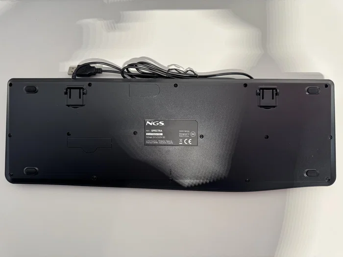 NGS Teclado SPECTRA USB Ultraslim Silencioso Multimedia con Teclas Planas y Diseño QWERTY Español 96% Negro para Hogar/Oficina