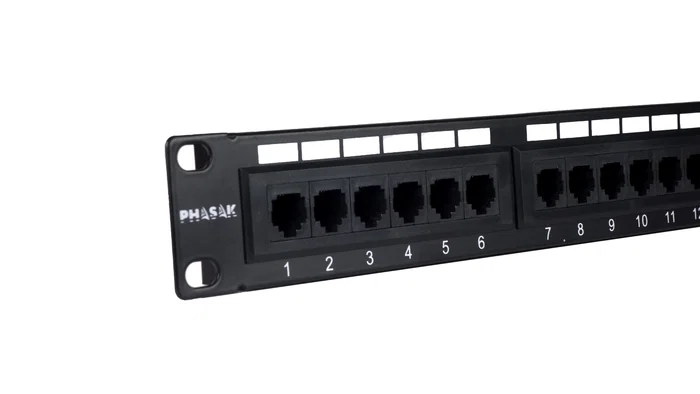 PHASAK PU 2421 - Panel de Parcheo/Patch Panel 19", 24 Puertos Cat.6A UTP RJ45 Dual, Diseño 1U para Rack, Color Negro