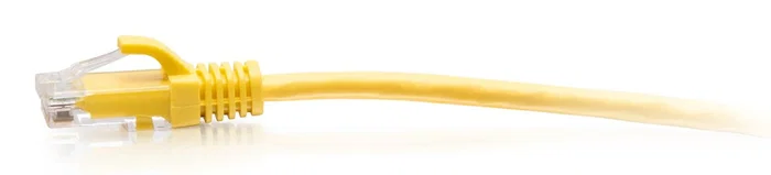 C2G Cable de Red Ethernet C2G30170 Patch Cat6a UTP 10 Gbps Snagless Slim 7ft (2.1m) Amarillo, Conectores RJ-45 Macho Chapados en Oro