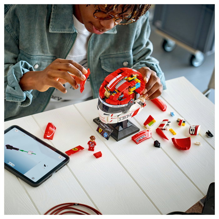 LEGO Scuderia Ferrari HP Casco de Charles Leclerc 43014, Juego de Construcción de 886 Piezas, para Mayores de 14 Años