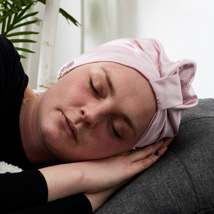 Cosmetic Club Gorro Dormir Satén Beige Rosa Cuidado Cabello Puntas Abiertas Encrespamiento Hidratación Brillo Suave Elástico Talla Única 20x29cm