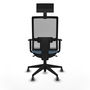 Silla de oficina Horna con mecanismo Sincro tapizada con Tela color Azul cielo y malla color Gris. Equipada con lumbar 1D, Brazos 1D, Cabecero Fijo y Ruedas 65 mm parqué