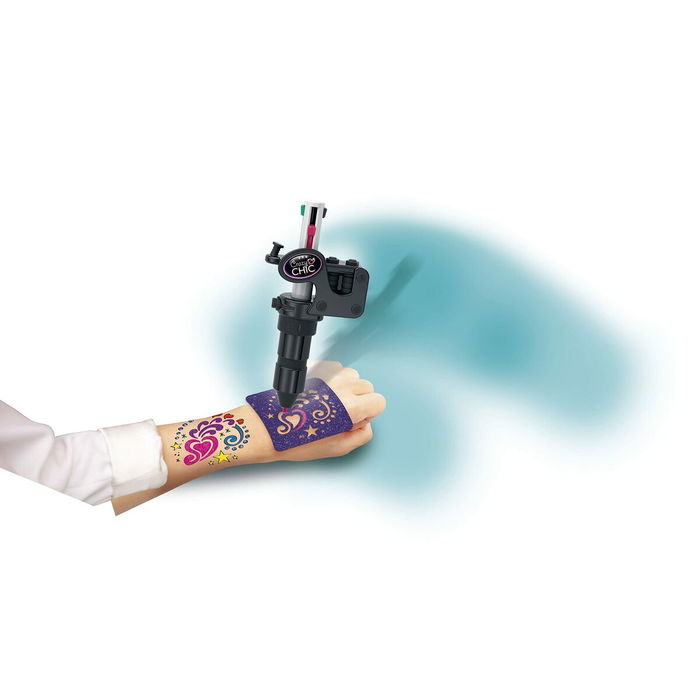 Clementoni Juego Tatuajes Estudio, Crea Increíbles Tatuajes Con El Bolígrafo Especial, 45,1x31,1x7cm Clementoni Juego Tatuajes Estudio, Crea Increíbles Tatuajes Con El Bolígrafo Especial, 45,1x31,1x7cm