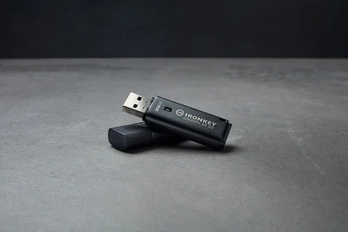 Kingston IronKey Locker Plus 50 G2 256GB USB 3.2 Gen 1 Negro Kingston IronKey Locker Plus 50 G2 256GB USB 3.2 Gen 1 Negro